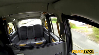 Fake Taxi - Amber Jayne lovagol a taxis faszán