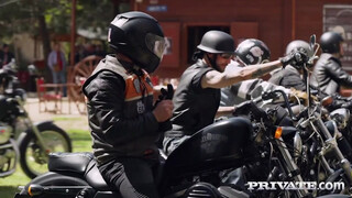Private com - Anna Polina és a motoros srácok