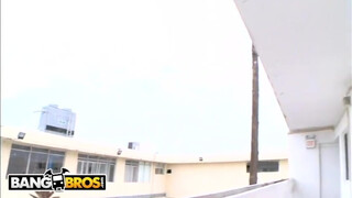 BANGBROS - Kiara Marie a nagy popsis latin milf