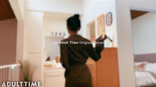 ADULT TIME - Ázsiai tini lány a fürdőben maszturbál
