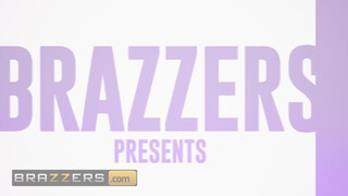 Brazzers - Katie Kush a kurva szemüveges lány
