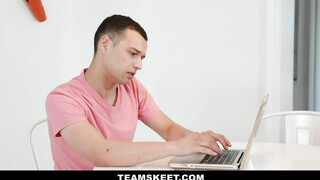 Szomszéd csajszi szeret lovagolni - TeamSkeet