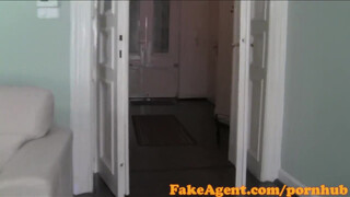 FakeAgent rettentő aranyos tini lány és a szűk kicsike puncikája