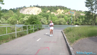 Public Agent - Mia Linz a nagy picsájú csajszi