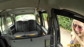 Fake Taxi - Fiatal lány segget nyal