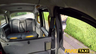 Csöcsös tini csaj segget nyal - Fake Taxi