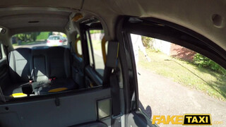 Fake Taxi - Lyen Parker baszik a hátsó ülésen