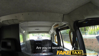 FakeTaxi - a barátom gerjed rá, ha megbasznak