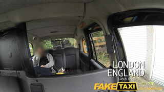 FakeTaxi - maga mutogató lány a taxiban