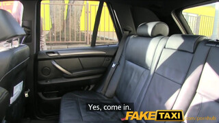 FakeTaxi - félénk csajszi belelendül a dologba