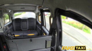 Fake Taxi - Nagy picsájú latin milf análba kúrva