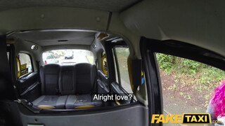Fake Taxi - Dagadt tetovált csaj benne van a szexben