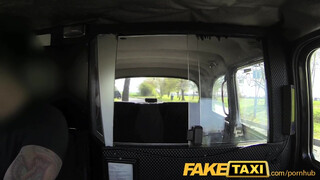FakeTaxi - ártatlan kicsike tini lány és a vastag dákó
