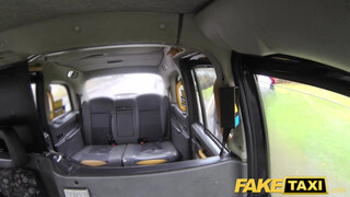 Fake Taxi - Leszbi milfek a hátsó ülésen