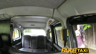 FakeTaxi - Alessa Savage szeret segget is nyalni