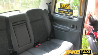 Fake Taxi - Barbie Sins és Honour May a hátsó ülésen