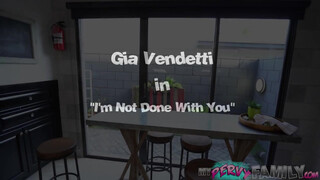 Gia Vendetti a szexi hosszú combú latina