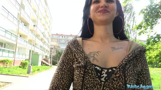 Public Agent - elhagyatott épületben a cigány csajjal