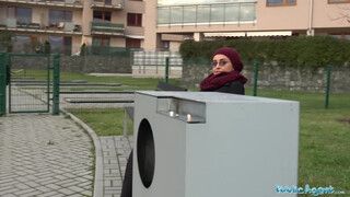 Public Agent - afgán csajszit is rá lehet beszélni