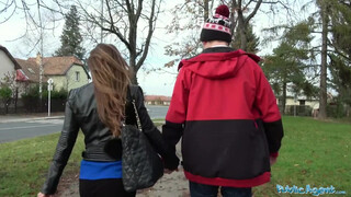 Public Agent - Amirah Adara barátja kint vár, amíg megdugják