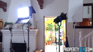 PropertySex - Riley Reid mint ingatlanos tini lány
