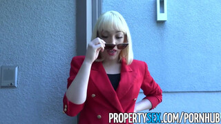 PropertySex - piros blézer és szőrös bula