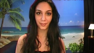 Mia Sanchez feldug egy nagy műfaszt