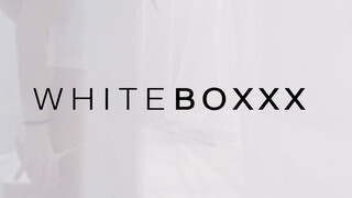 WhiteBoxxx - Caprice istenien kinyalja a barátnője pici pináját