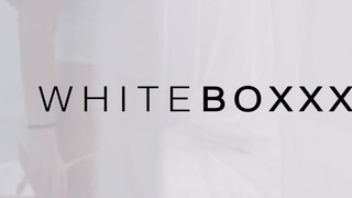 WhiteBoxxx - megujjaztam magam a barátom mellett