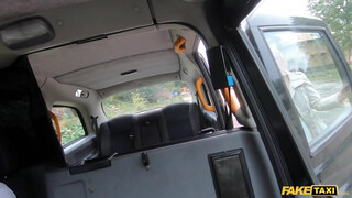 Fake Taxi - Cuki csaj dugni akar a taxiban