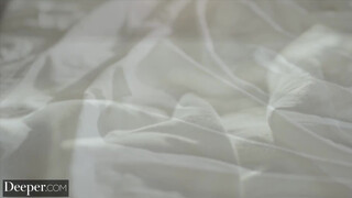 Deeper - Emily Willis megkapta az ajándékát