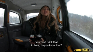 Fake Taxi - May Thai bekapja a taxis nagy faszát