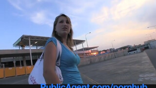 PublicAgent - szegény lány tényleg azt hiszi modell lehet