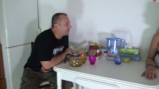Tiana a nagy csöcsű asszony
