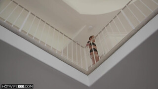 HOTWIFEXXX - Rövid hajú háziasszony megbaszva
