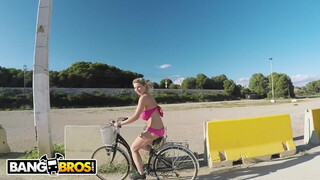 BANGBROS - Katerina Hartlova a hatalmas cicis milf