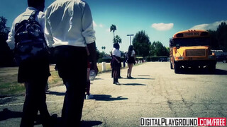 DigitalPlayground - baszás az iskola buszon