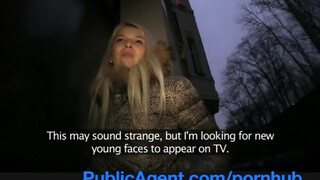 PublicAgent - Karol Lilien a nagy csöcsű szöszi
