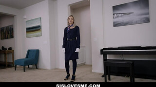 Allie Nicole a szexi szöszi