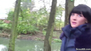 GERMAN SCOUT - Lullu a parkban izgult fel