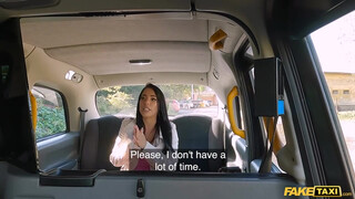 Fake Taxi - Megan Fiore a fullos nagy cicis csaj