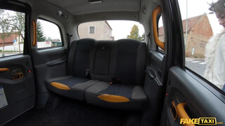 Fake Taxi - Vile Vixen jól szopja a faszt