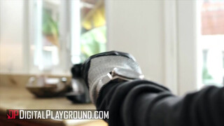 Digital Playground - Alina Lopez kinyalva és megrakva