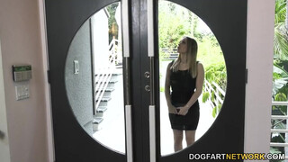 Anna Claire Clouds ügyesen bánik a farokkal