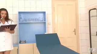 Csöcsös nővérke popsiba baszva