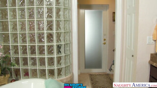 Petite Piper rámarkol a farokra - Naughty America