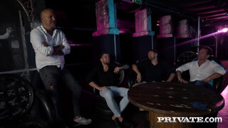 Private com - Tiffany Rousso és Cherry Kiss négy csávóval kúr