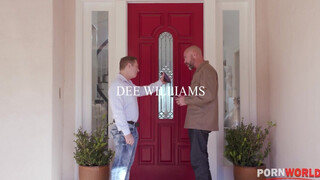 Dee Williams két dákót kap
