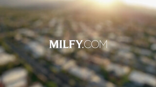 MILFY - Lexi szereti a jó nagy dákót