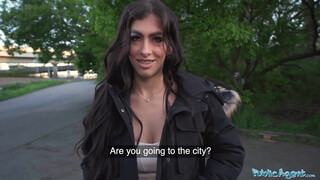 Public Agent - Alicia Trece a fogszabályzós latin lány
